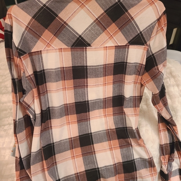 Women's plaid button up - Picture 2 of 3